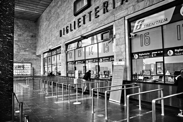 Quels sont les équipements indispensables pour un camping en région de dunes de sable en automne?